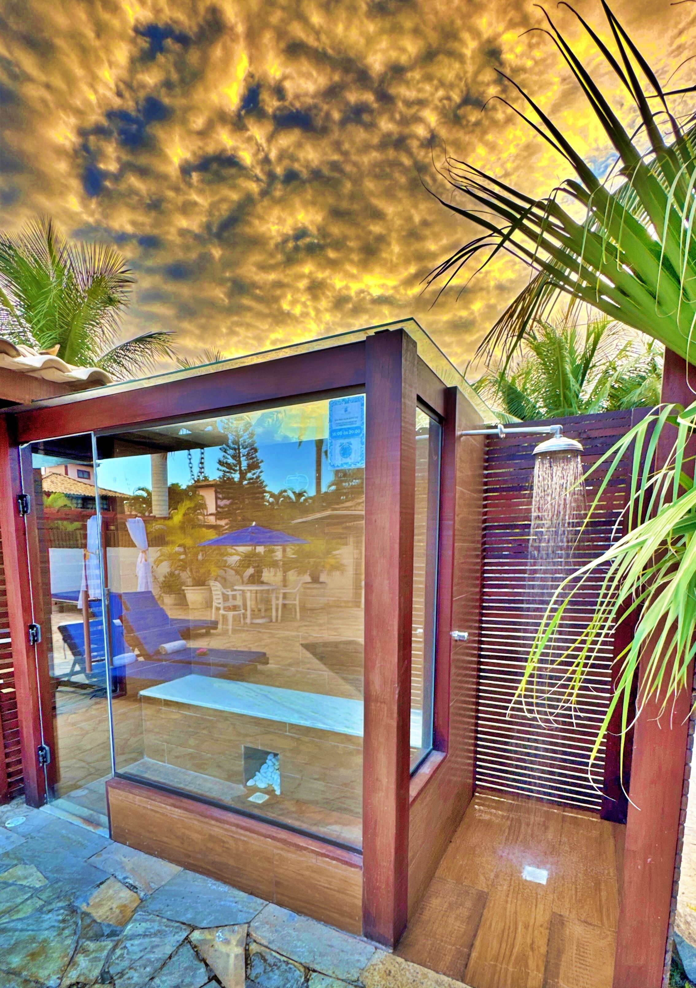 ホットタブ、スチームサウナ、ホットストーンマッサージ、ディープティシュー マッサージ、マッサージ