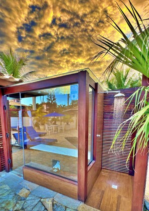 Bain à remous, hammam, massages aux pierres chaudes