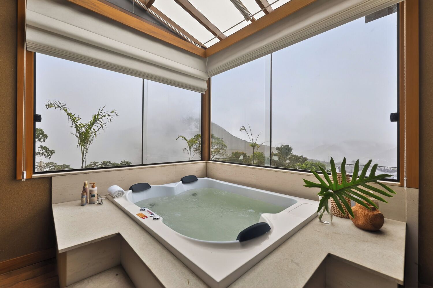 Rom – royal | Blendingsgardiner, wi-fi (inkludert) og sengetøy