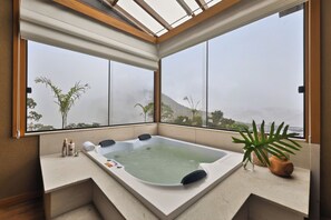 Habitación Royal | Cortinas blackout, wifi gratis y ropa de cama 