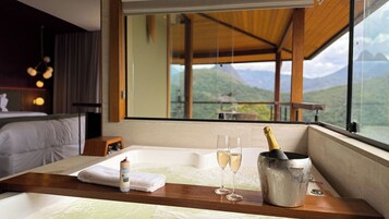 Cortinas blackout, Wi-Fi de cortesia, roupa de cama