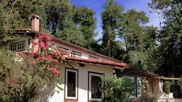 Cortinas blackout, Wi-Fi de cortesia, roupa de cama