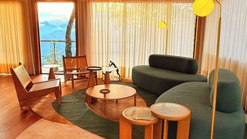 Rideaux d’obscurcissement, accès au Wi-Fi (inclus), literie fournie