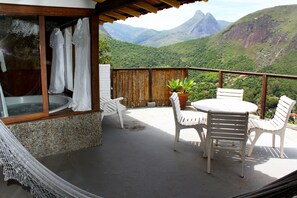 Cortinas blackout, wifi gratis y ropa de cama 