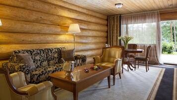 Superior Double Room | Hypo-allergenic bedding, free minibar items, in-room safe