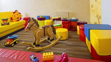 Área de juegos infantiles bajo techo
