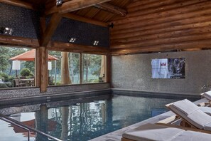 Indoor pool, pool loungers