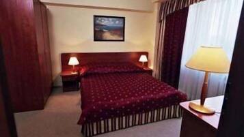 Desk, iron/ironing board, free WiFi