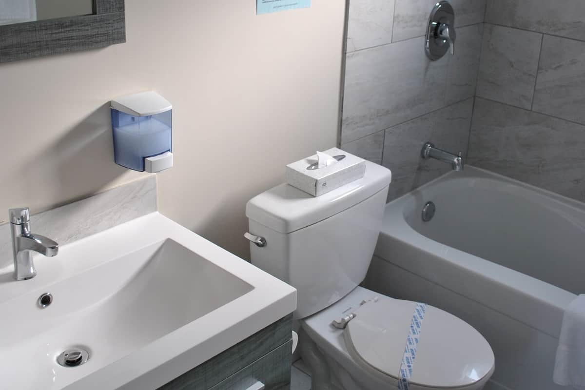 Intermediate Condo 391 | Blackout drapes, soundproofing, iron/ironing board, free WiFi