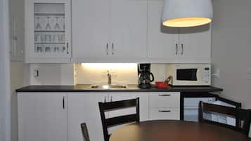 Cortinas blackout, insonorización y tabla de planchar con plancha