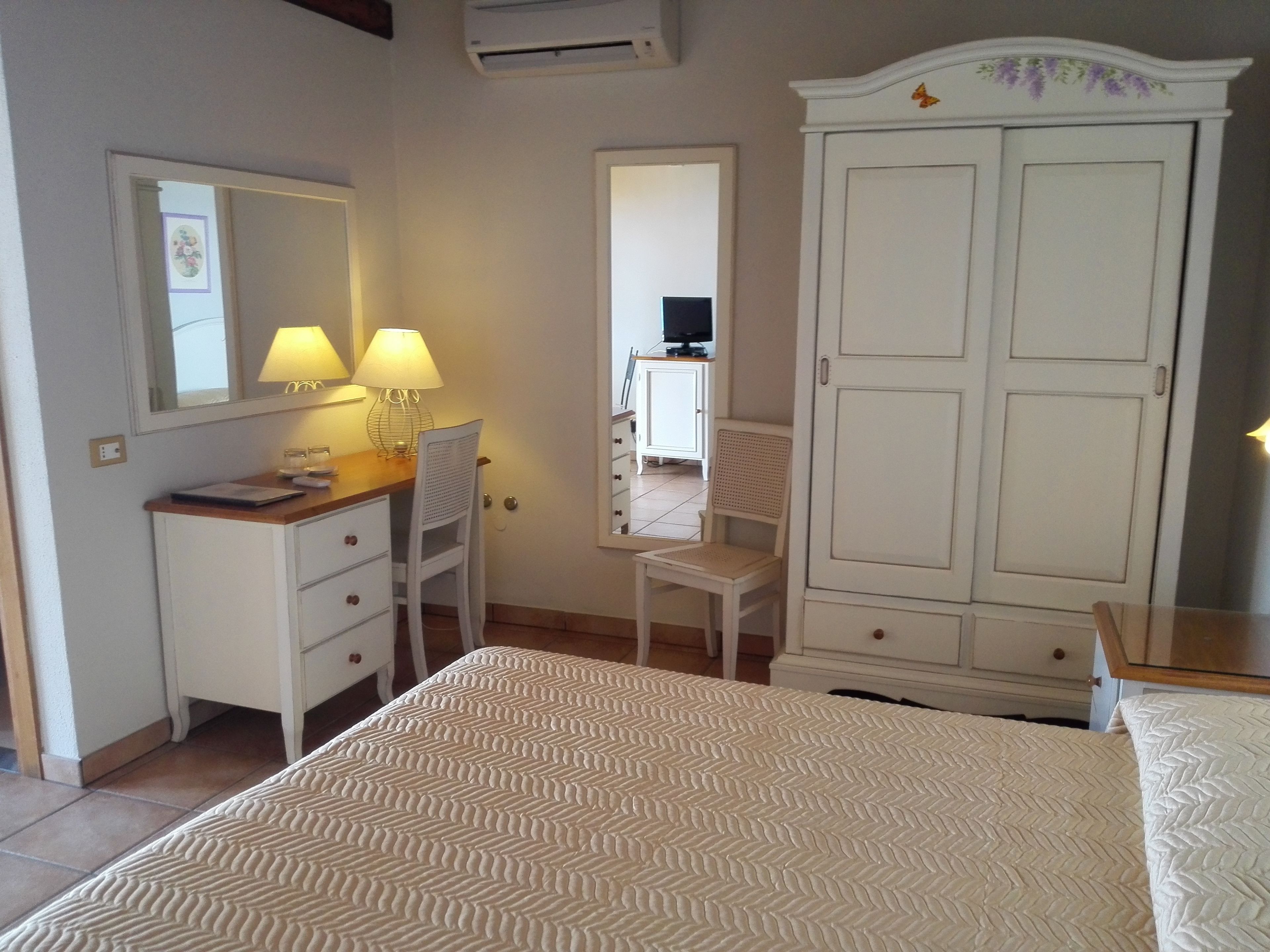 deluxe double room, sea view | select comfort beds, minibar, in-room safe, desk