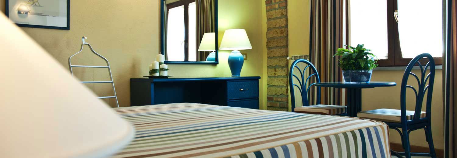 select comfort beds, minibar, in-room safe, desk