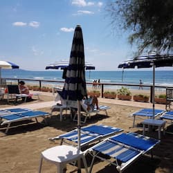 Private beach, sun-loungers, beach umbrellas, beach towels