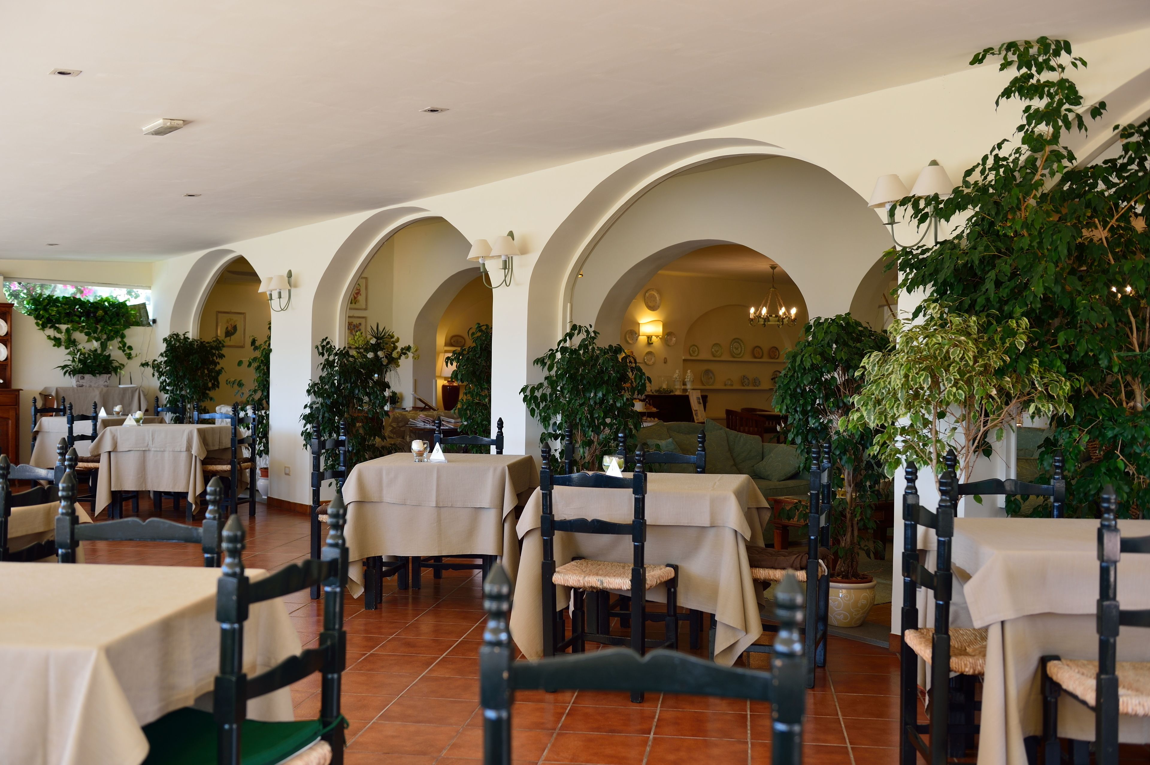 breakfast, lunch served; mediterranean cuisine, al fresco dining
