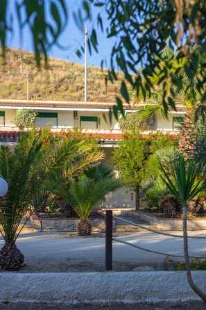 Apartment, 2 Bedrooms, Garden View | Veranda - Residence Makauda Beach (Sciacca)