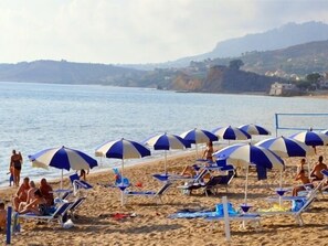 Beach nearby, sun-loungers, beach umbrellas - Residence Makauda Beach (Sciacca)