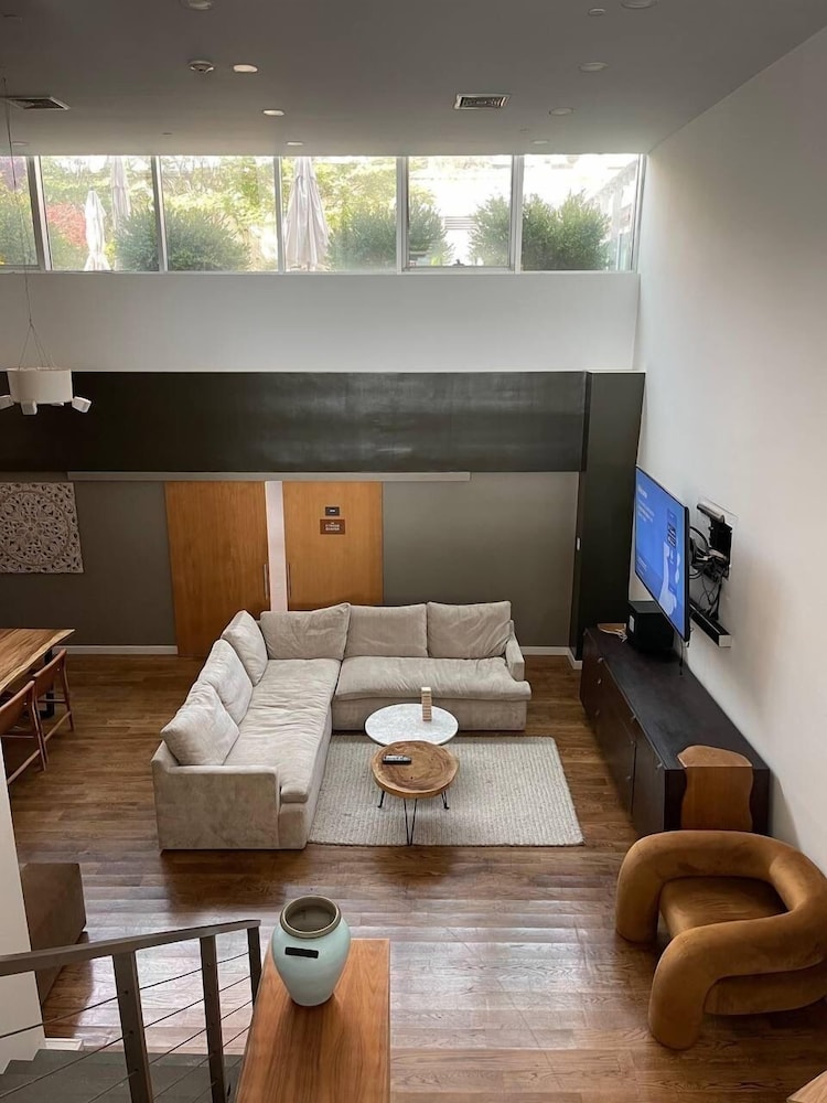 McCarren Hotel & Pool by null