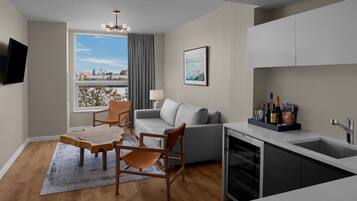 Premium bedding, in-room safe, desk, laptop workspace