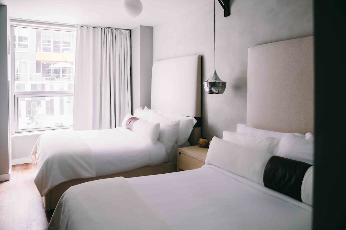 Premium bedding, in-room safe, desk, laptop workspace