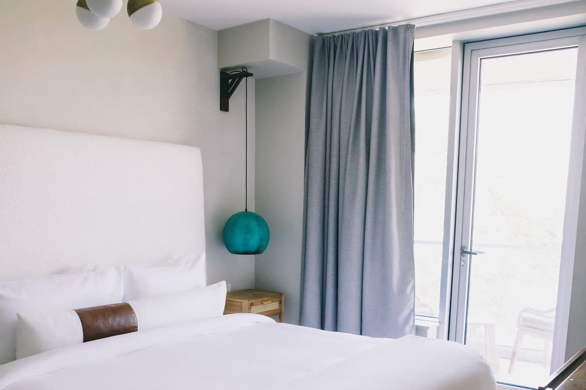 Premium bedding, in-room safe, desk, laptop workspace