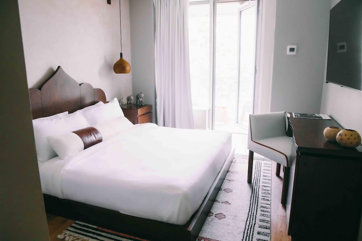 Premium bedding, in-room safe, desk, laptop workspace