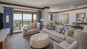 Premium bedding, pillow-top beds, in-room safe, desk - Wyndham Grand Orlando Resort Bonnet Creek (Orlando)