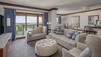 Presidential Suite, 1 Bedroom | Premium bedding, pillowtop beds, in-room safe, desk at Wyndham Grand Orlando Resort Bonnet Creek