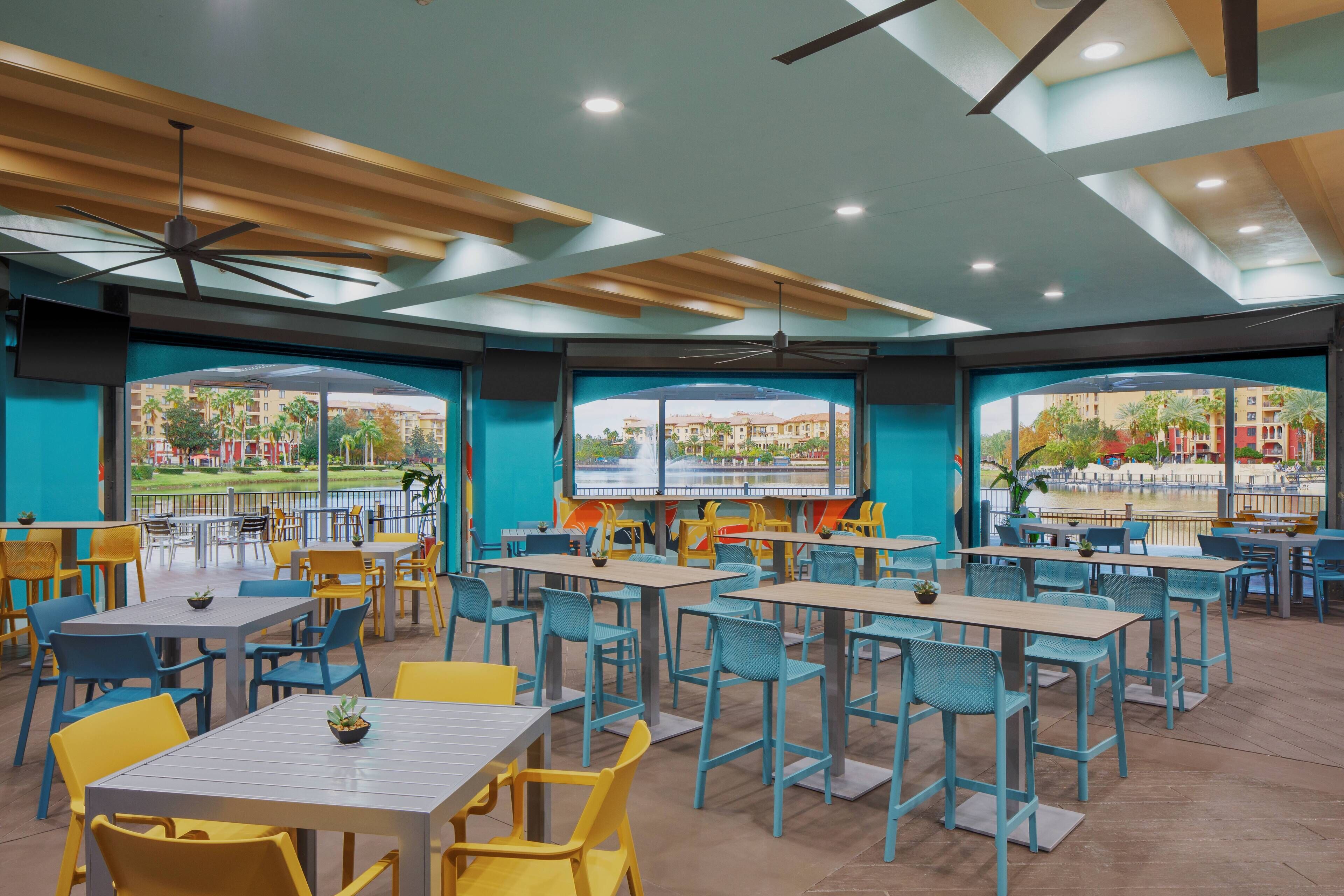 4 間餐廳；供應早餐、午餐、晚餐；壽司