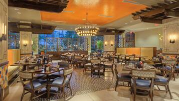 4 Restaurants, Frühstück, Mittagessen, Abendessen, Sushi