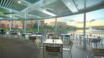 4 restaurants; breakfast, lunch, and dinner served