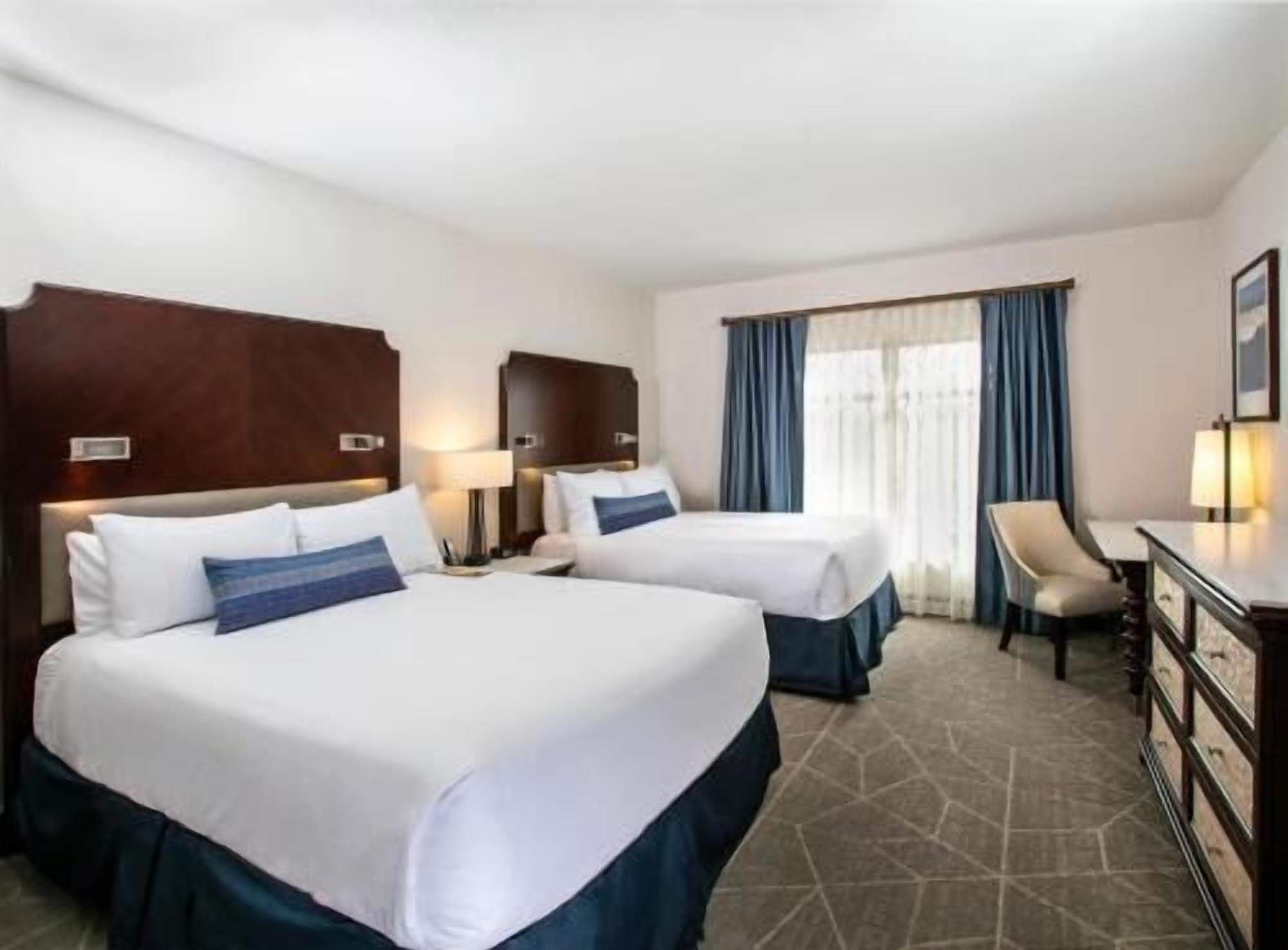 Ropa de cama de alta calidad y camas con pillow-top 