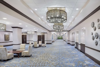 Hotel entrance and lobby at Wyndham Grand Orlando Resort Bonnet Creek