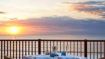 3 من المطاعم، تقديم الإفطار، خيارت الطبخ المحلي والعالمي