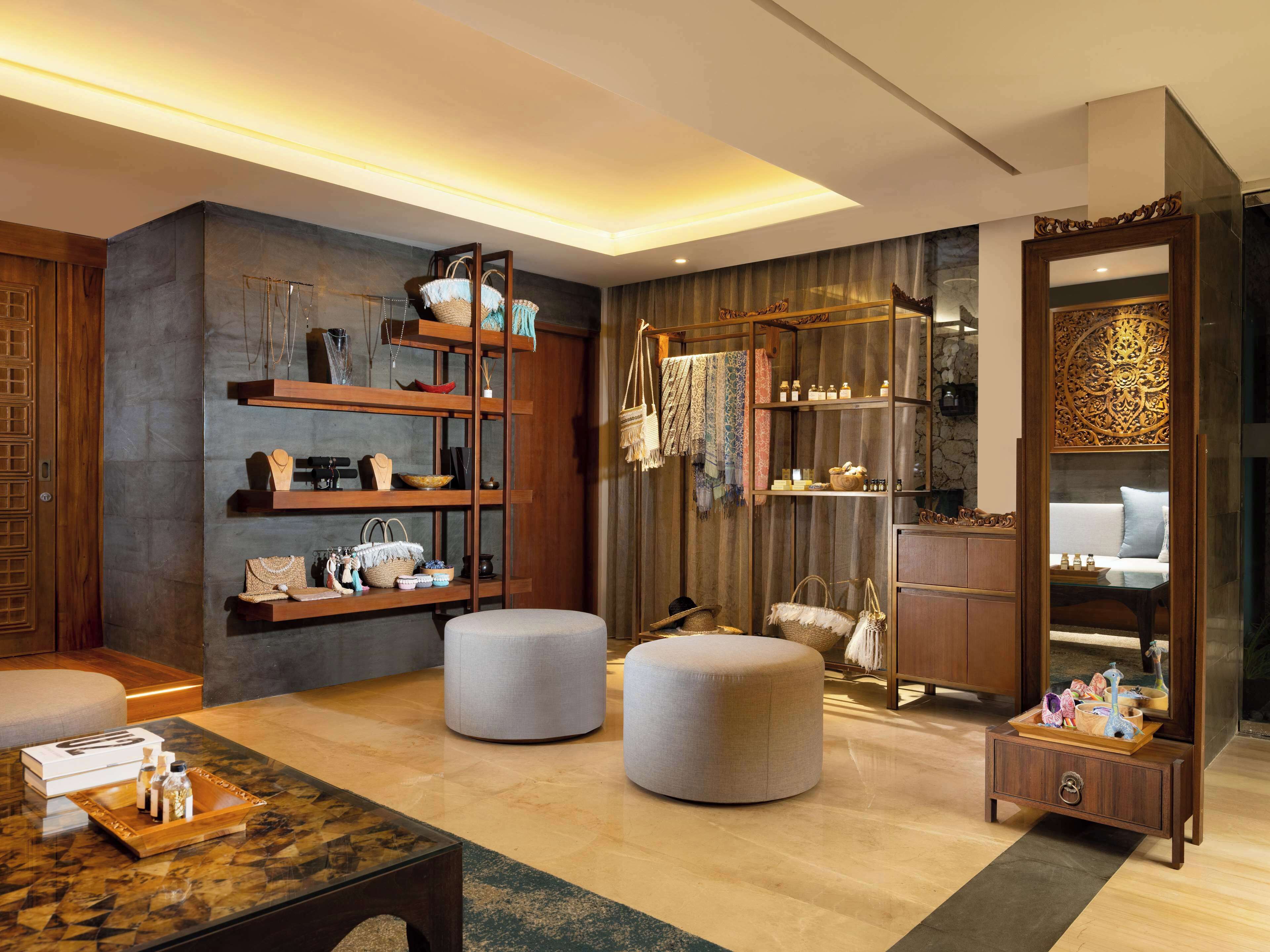 hot tub, body treatments, aromatherapy, hot stone massages