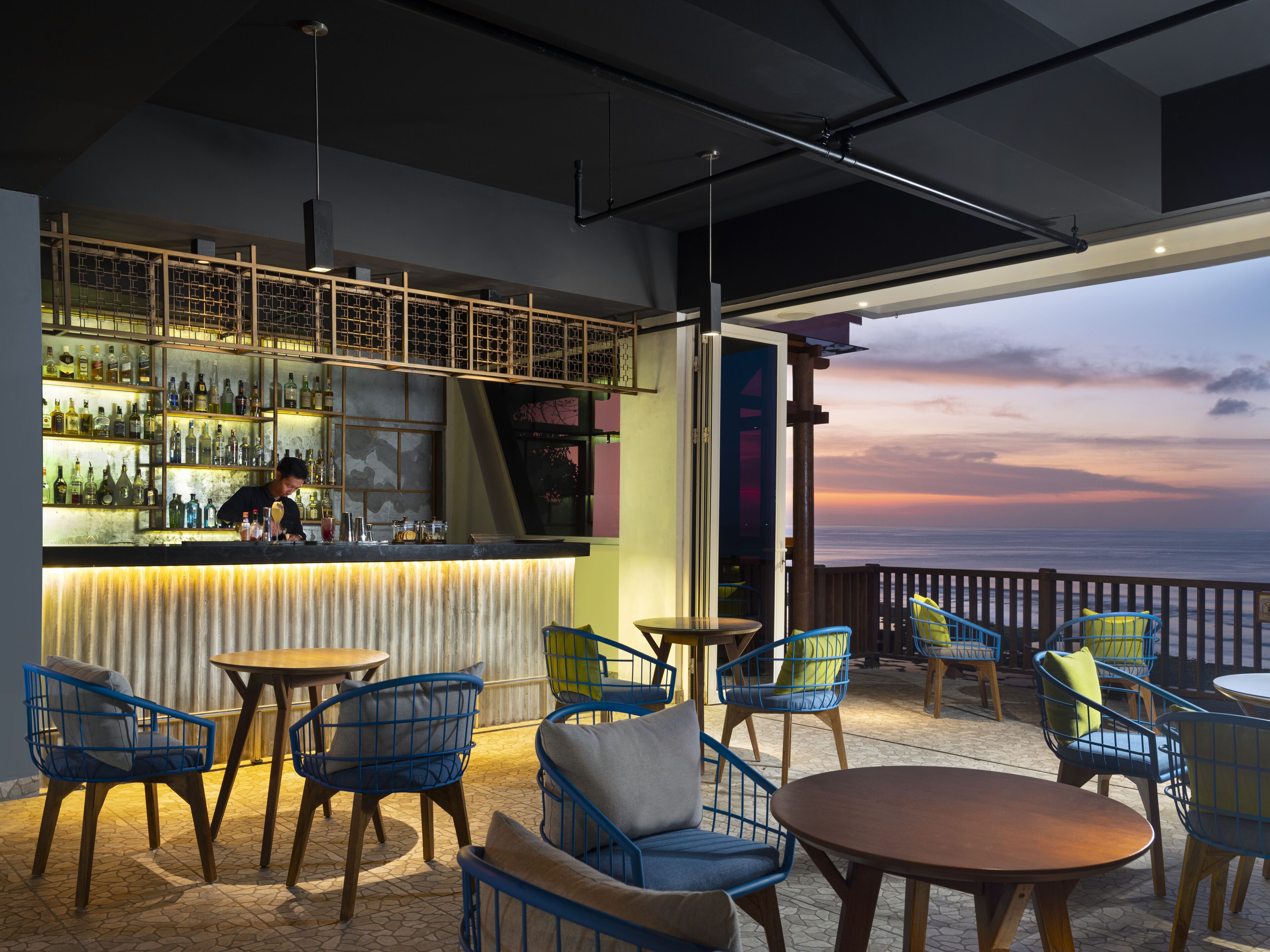 3 restaurants, breakfast, lunch served; local and international cuisine