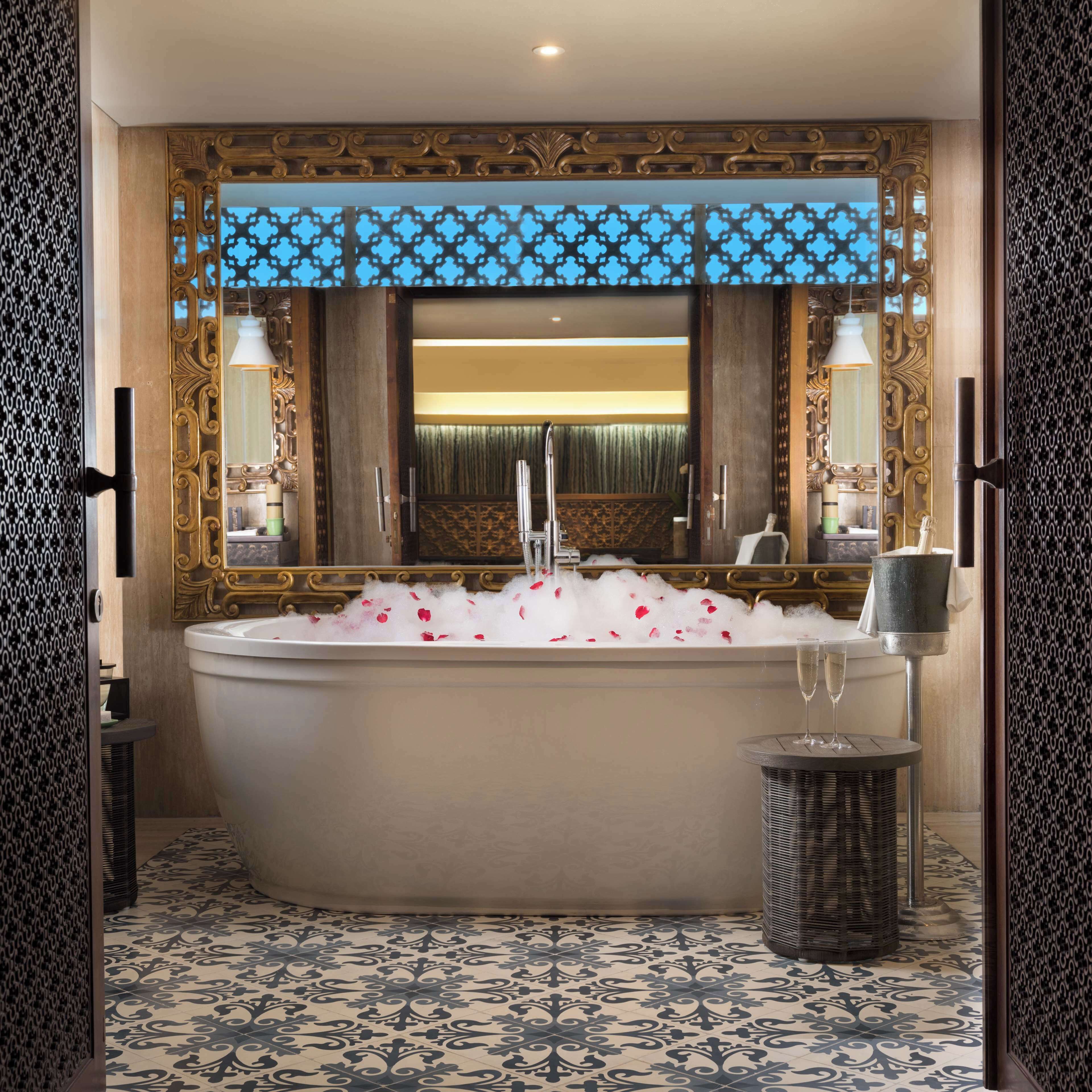 separate bathtub and shower, jetted bath, free toiletries, hair dryer