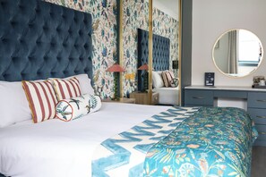 Deluxe Room, 1 Double Bed, Non Smoking | Individually decorated, individually furnished, desk, laptop workspace