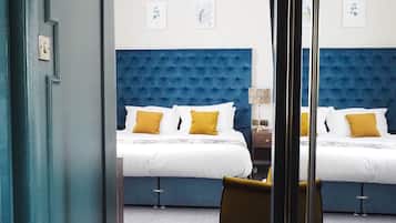 Deluxe Room, 1 Double Bed, Non Smoking | 1 bedroom, individually decorated, individually furnished, desk