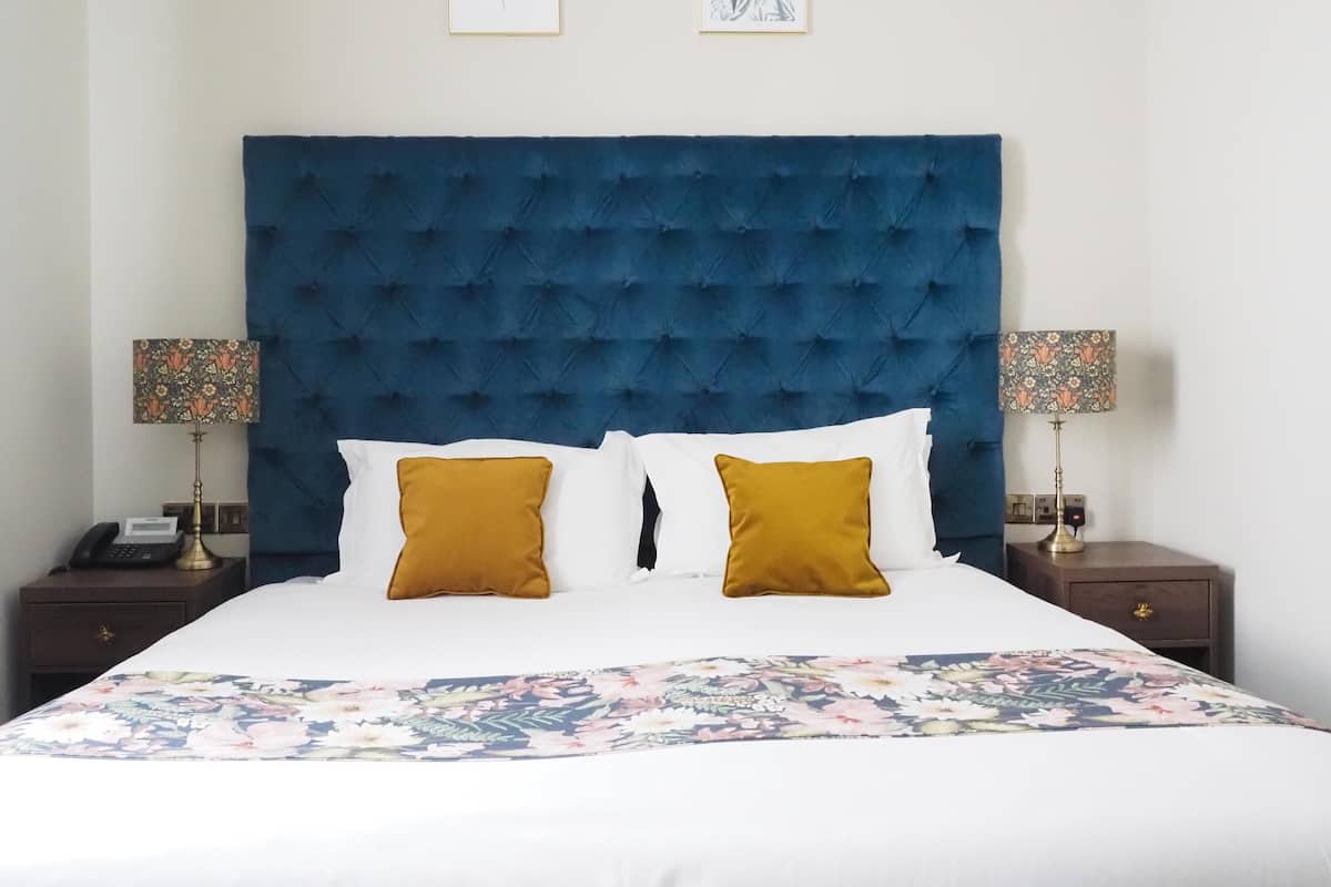 Family Suite, Multiple Beds, Non Smoking | Desk, laptop workspace, iron/ironing board (on request), WiFi (free)