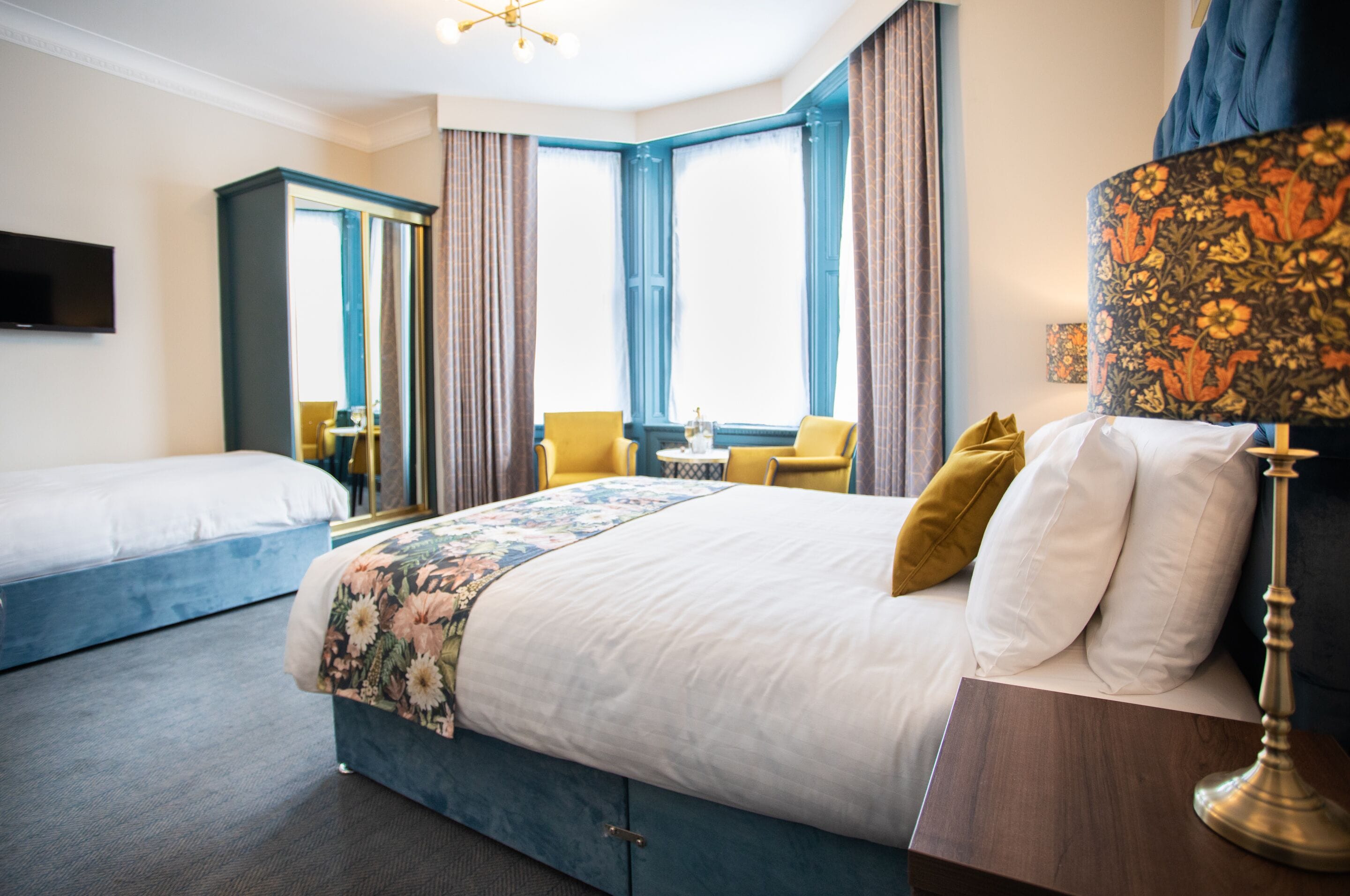 family room, multiple beds, non smoking (deluxe) | 1 bedroom, individually decorated, individually furnished, desk