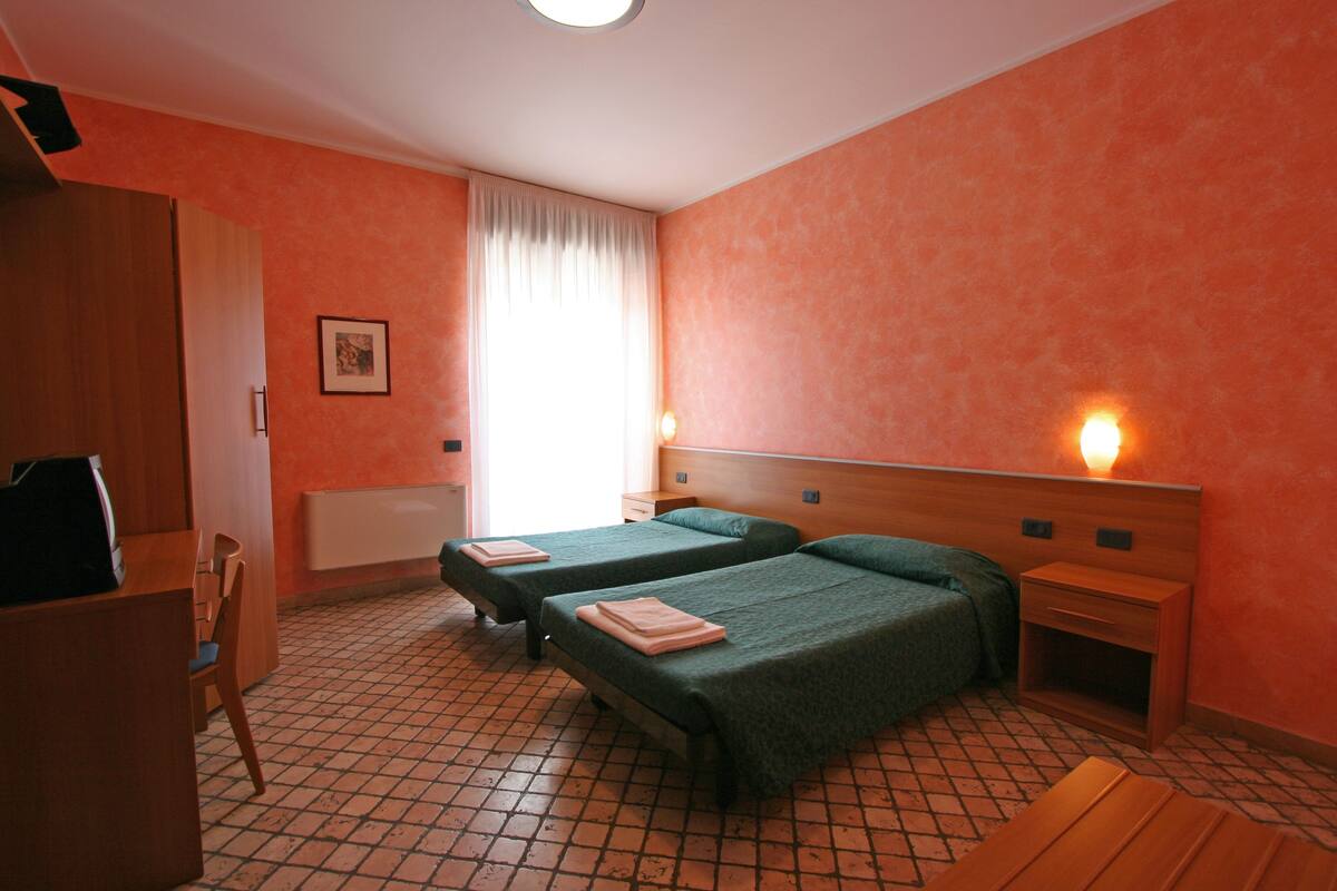 Premium bedding, in-room safe, desk, blackout curtains