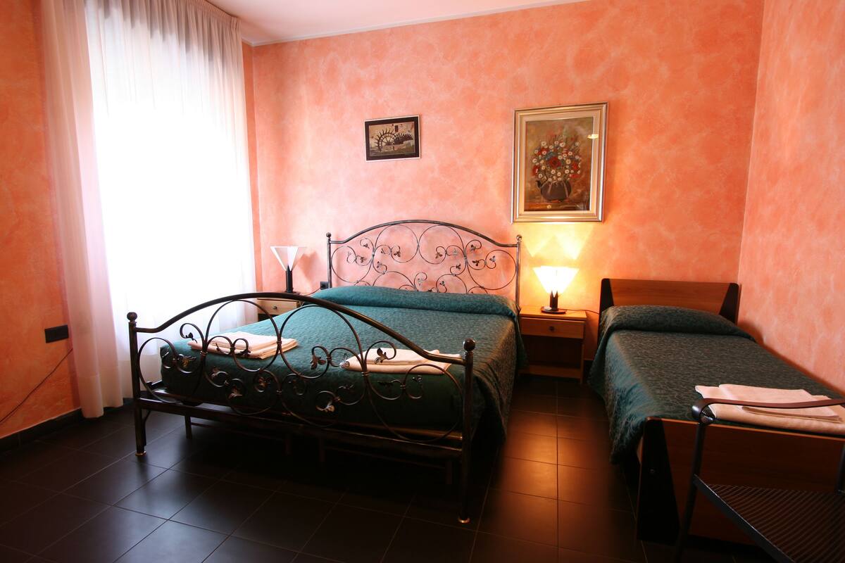 Premium bedding, in-room safe, desk, blackout curtains
