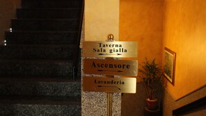 Staircase - Hotel Da Mariuccia (Robecchetto con Induno)