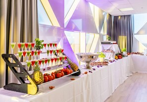 تقديم الإفطار والعشاء، الأطباق العالمية