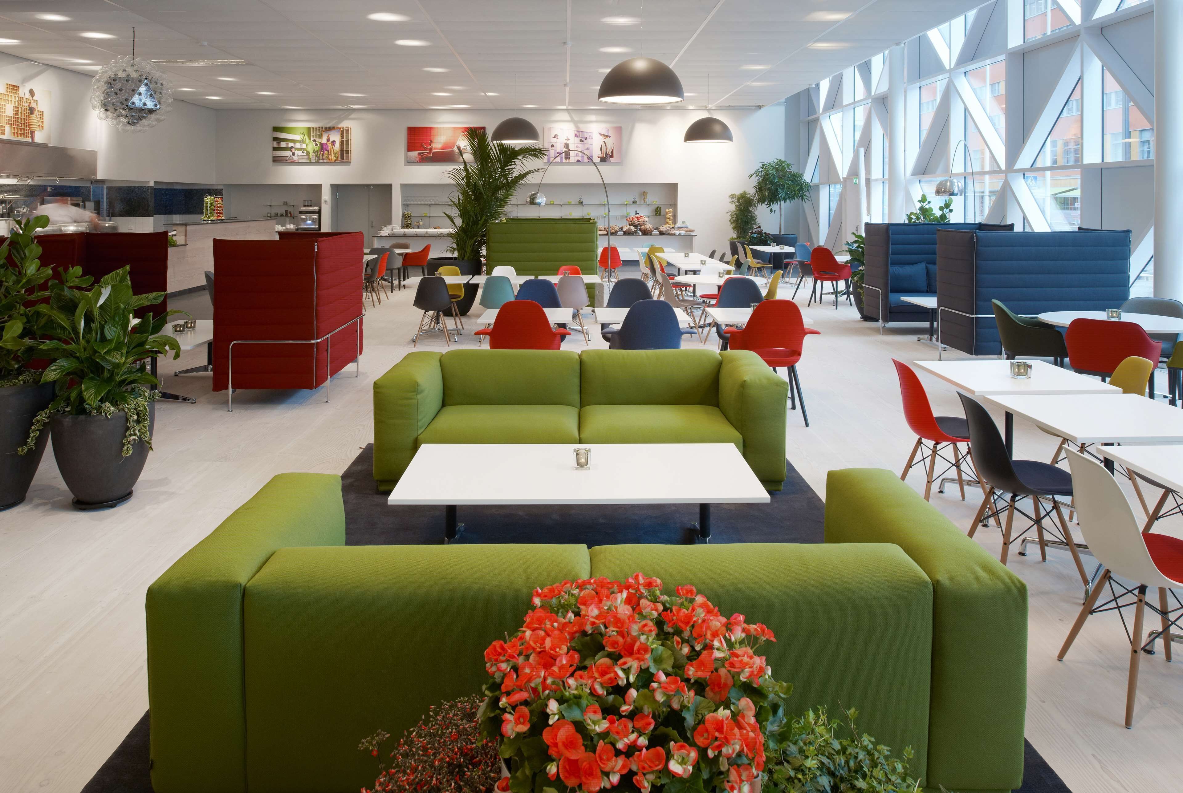 breakfast and dinner served, international cuisine