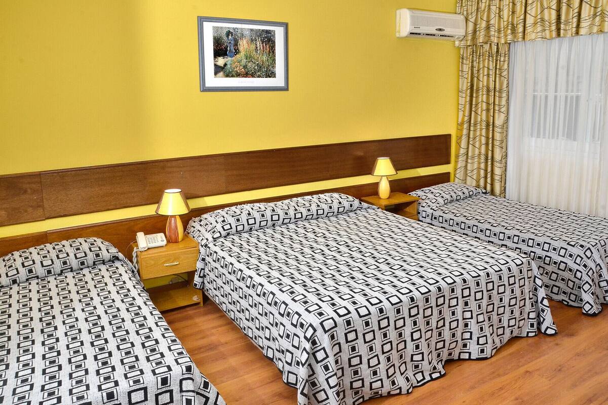 In-room safe, desk, soundproofing, cribs (surcharge)