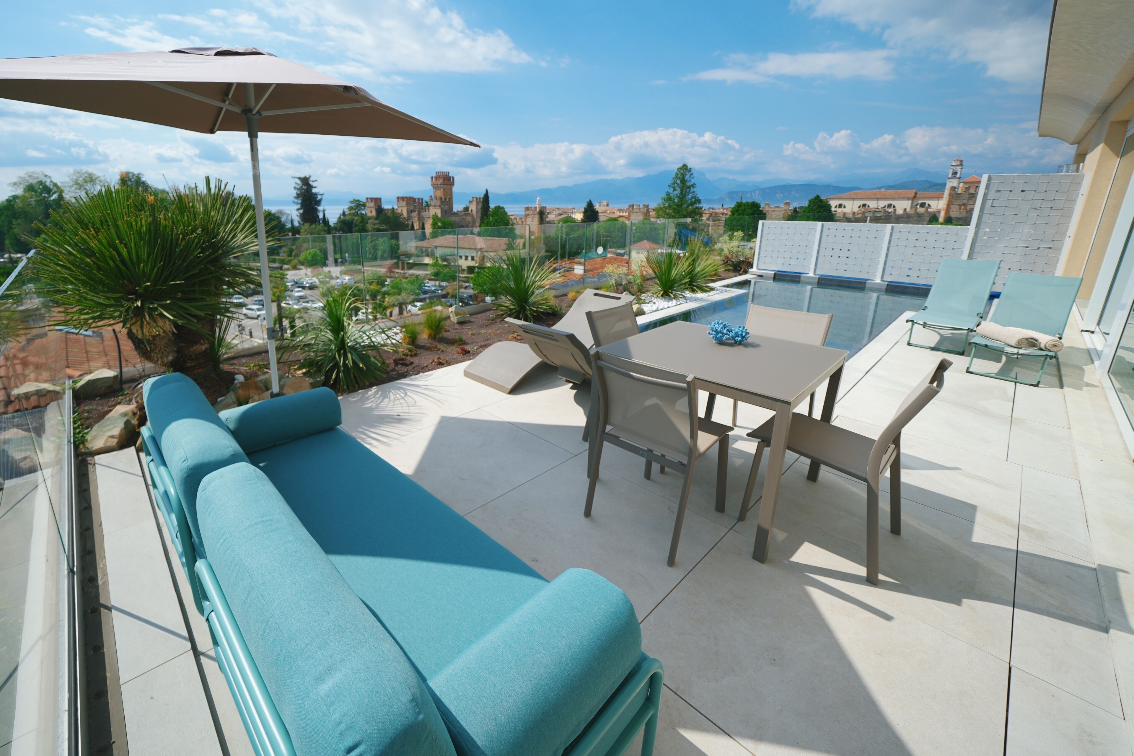 Luxury-Suite, 1 Schlafzimmer, eigener Pool, Seeblick | Terrasse/Patio