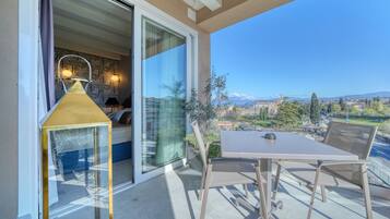 Suite Majestueuse, 2 chambres, sauna, vue partielle sur le lac | Terrasse/Patio