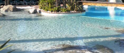 3 outdoor pools, pool umbrellas, sun loungers