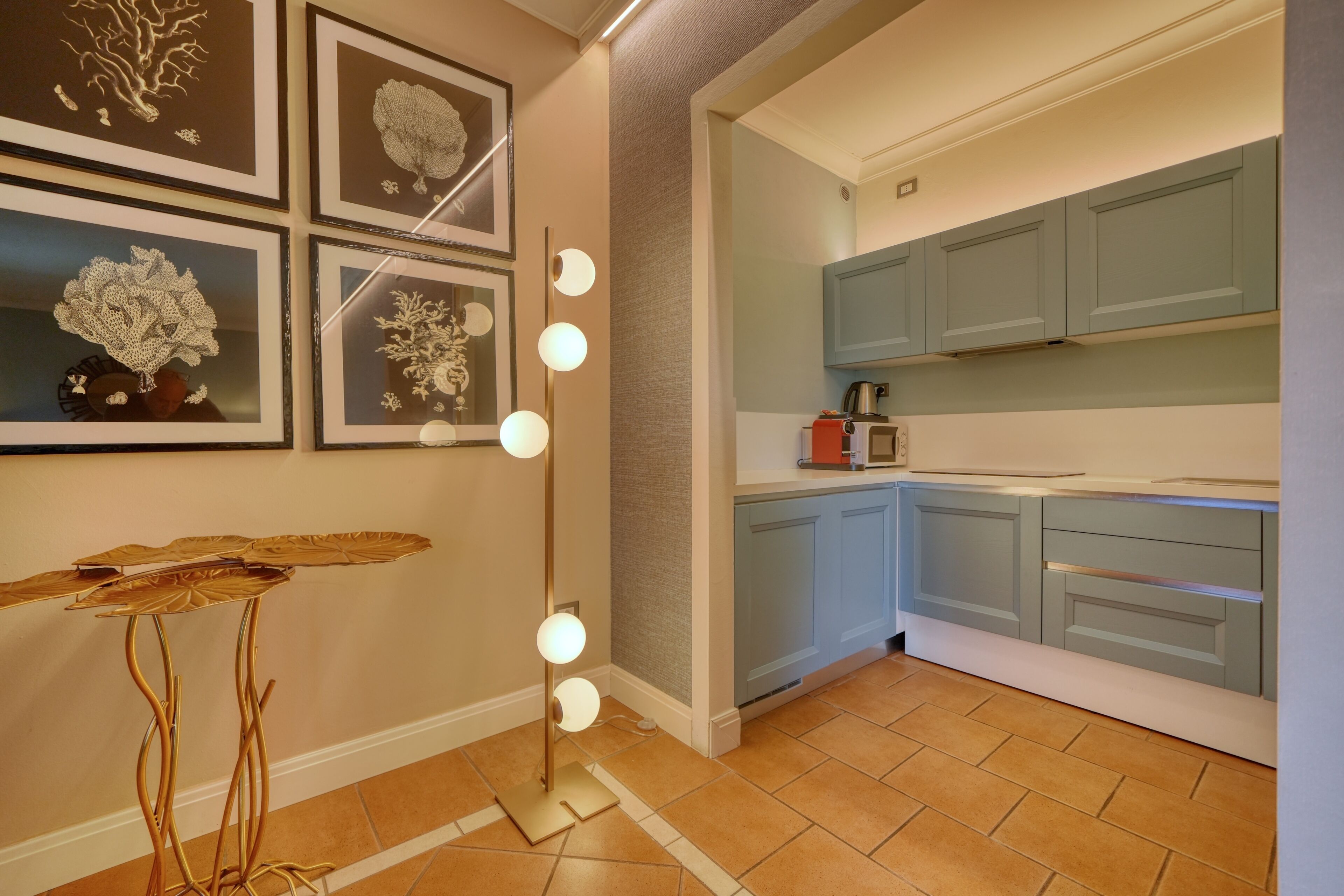 exclusive suite, 2 bedrooms, private pool, garden view (parc) | private kitchen | electric kettle